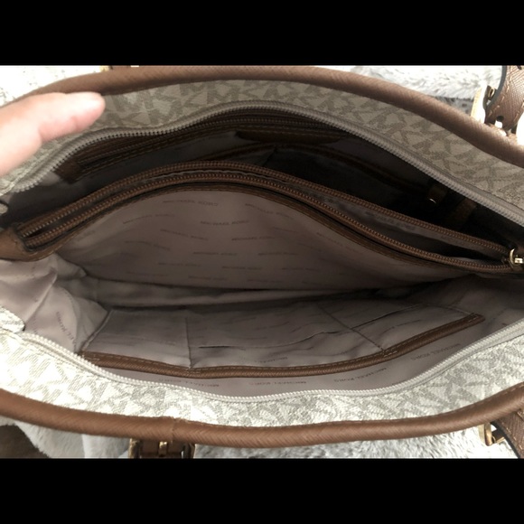 Michael Kors Authentic Bag - Picture 8 of 12